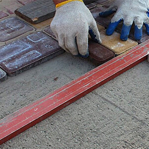 Укладка тротуарной плитки на бетонное основание